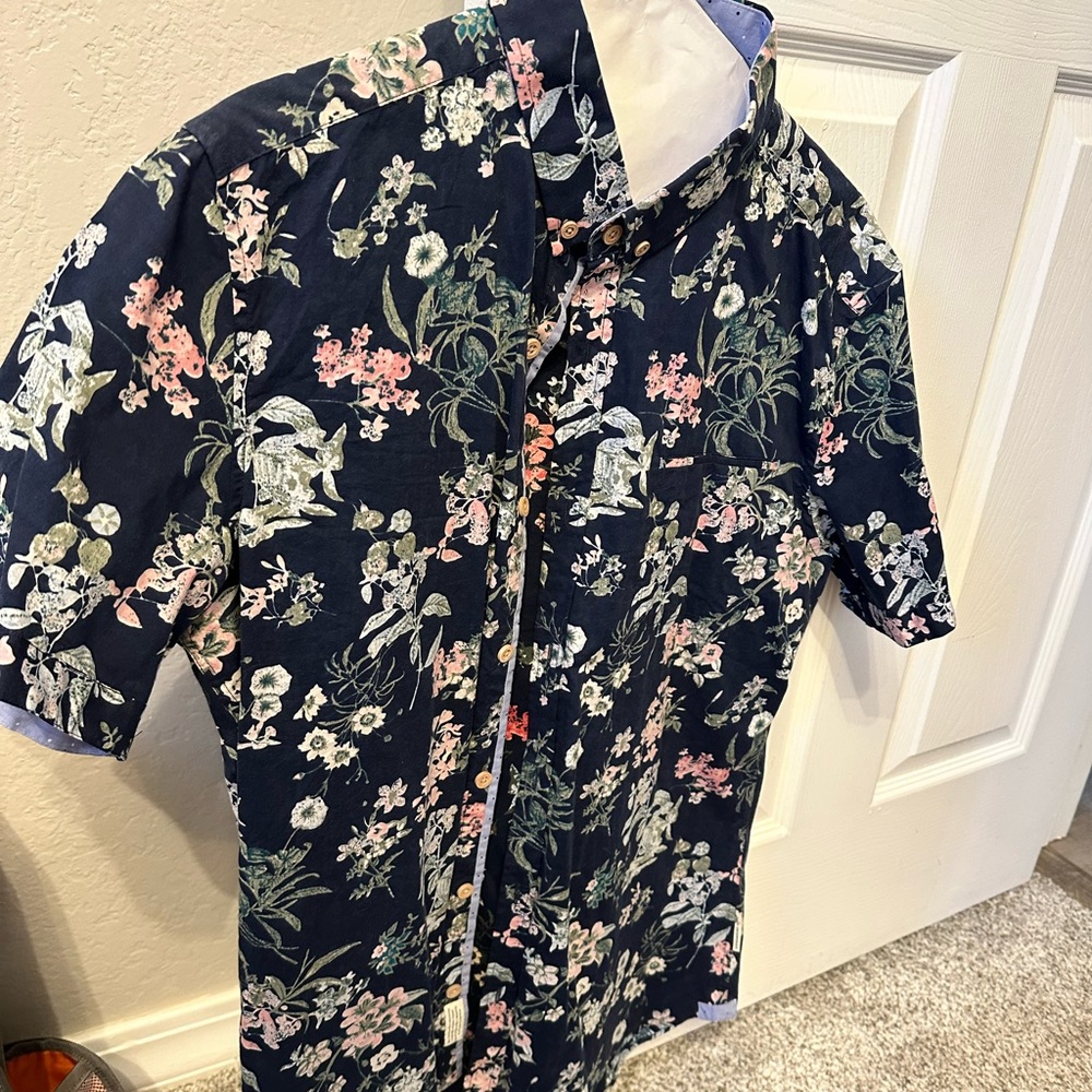 7 Diamonds medium short sleeve button up
